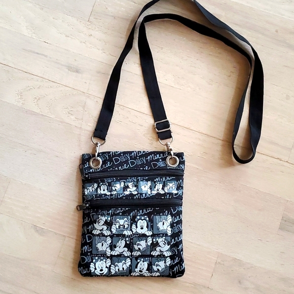 EUC DISNEY Minnie Mouse and Daisy Crossbody Passport Bag Zipper Compartments - Picture 2 of 6